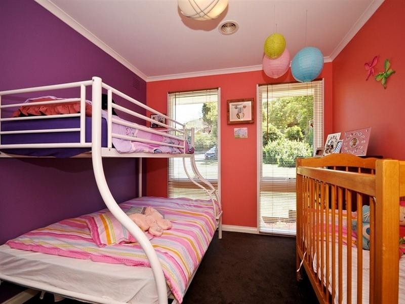 24 AUTUMN Grove, Mooroolbark VIC 3138