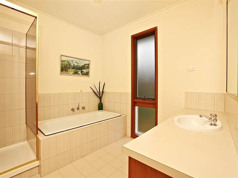 174 NANGATHAN Way, Croydon North VIC 3136