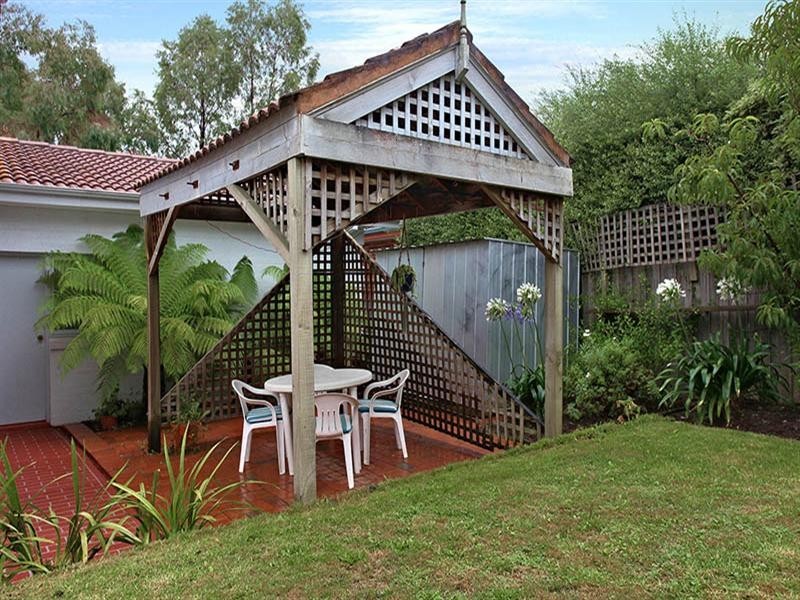 174 NANGATHAN Way, Croydon North VIC 3136