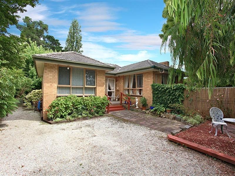 4 ELIZABETH Court, Ringwood East VIC 3135
