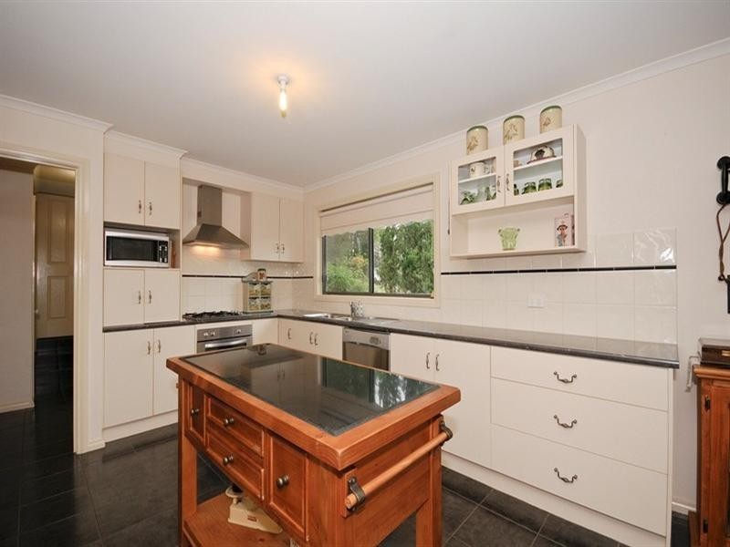 17 BASTOW Road, Lilydale VIC 3140