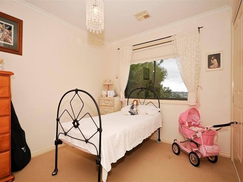 17 BASTOW Road, Lilydale VIC 3140