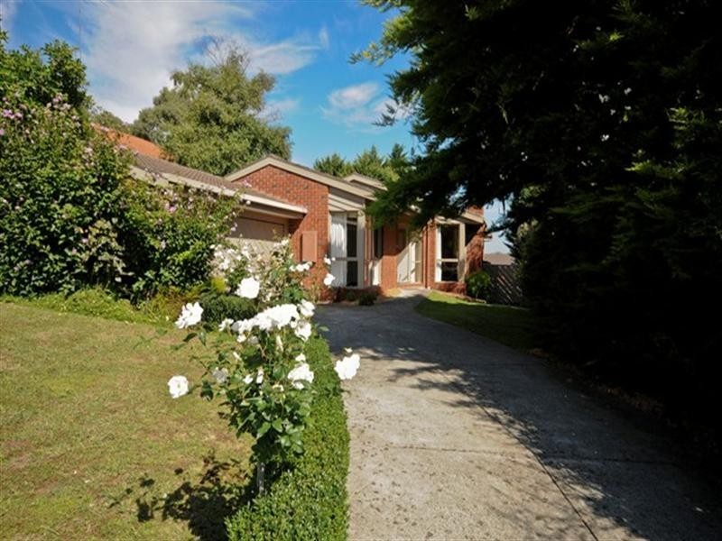 13 HIGHLEIGH Court, Mooroolbark VIC 3138