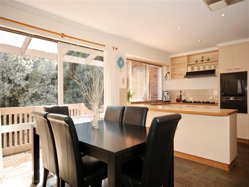 13 HIGHLEIGH Court, Mooroolbark VIC 3138
