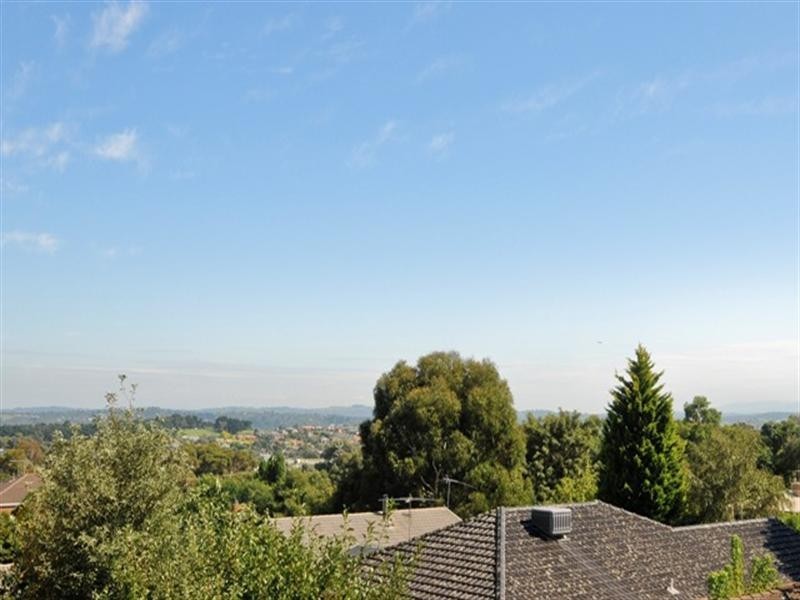 13 HIGHLEIGH Court, Mooroolbark VIC 3138