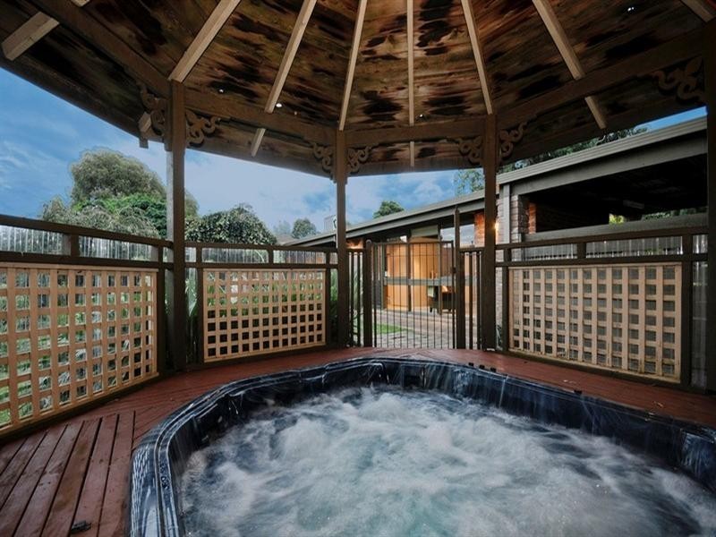 53 Landscape Drive, Mooroolbark VIC 3138