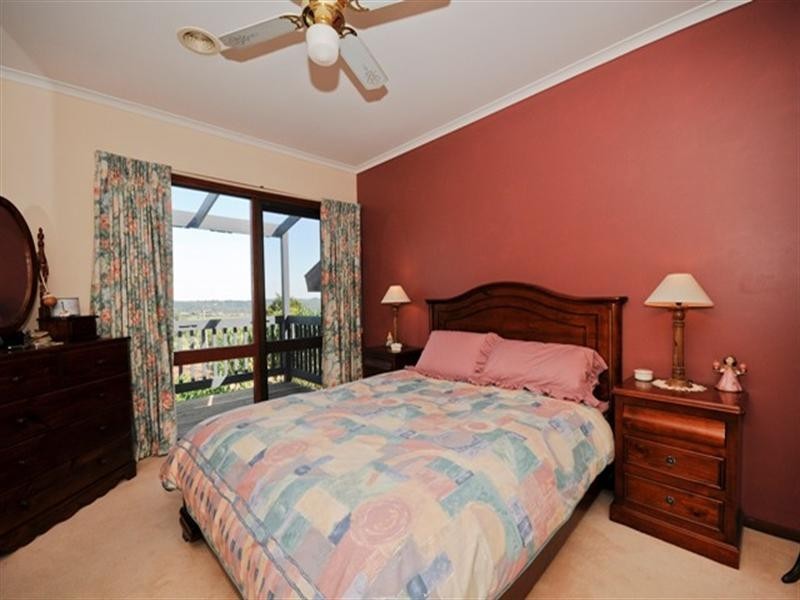 77 MEADOWGATE Drive, Chirnside Park VIC 3116