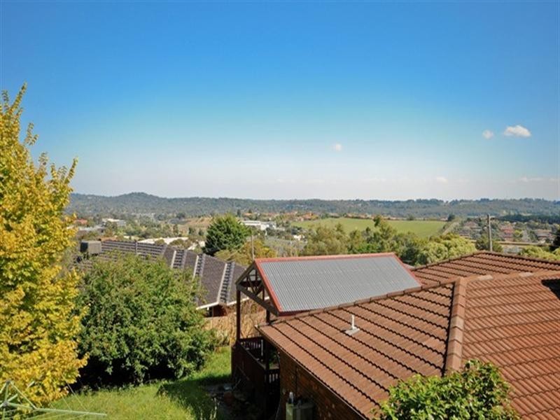 77 MEADOWGATE Drive, Chirnside Park VIC 3116