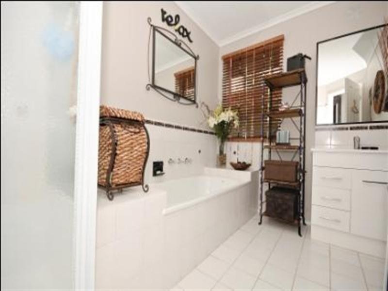 30 Latrobe Court, Croydon Hills VIC 3136