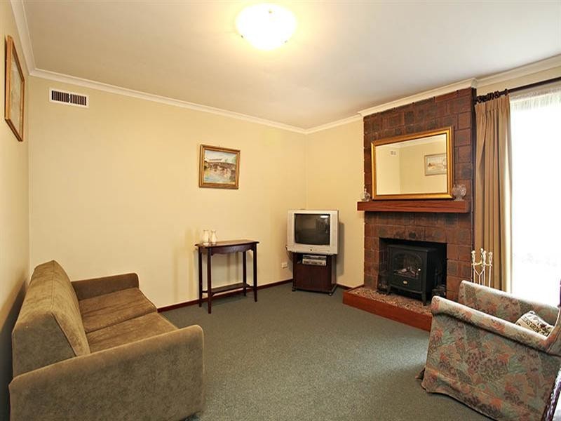 74 LAURISTON Drive, Coldstream VIC 3770