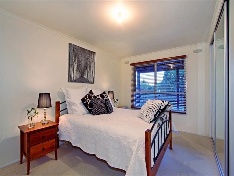 61 BONNIE VIEW Road, Croydon North VIC 3136