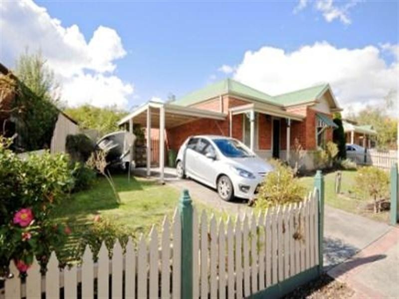 25 Chatswood Grove, Chirnside Park VIC 3116