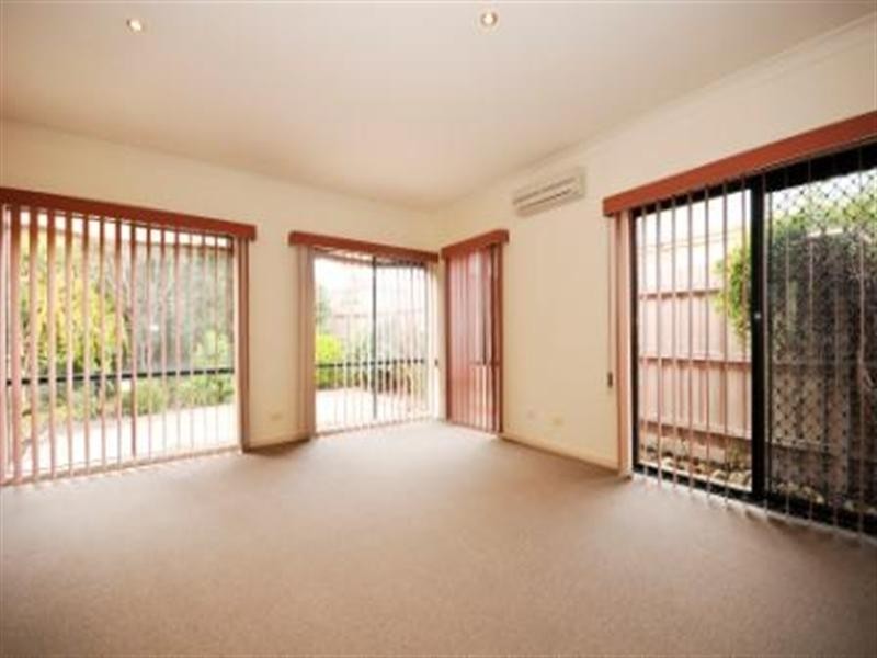 25 Chatswood Grove, Chirnside Park VIC 3116