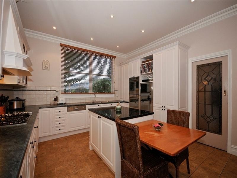 8 TRAWALLA Road, Croydon VIC 3136