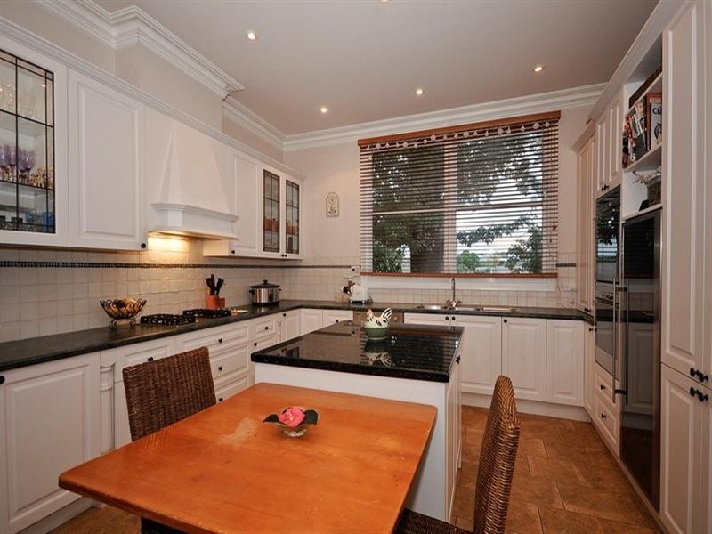 8 TRAWALLA Road, Croydon VIC 3136