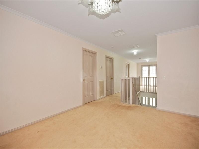 31 STRATHFIELD Parade, Croydon VIC 3136