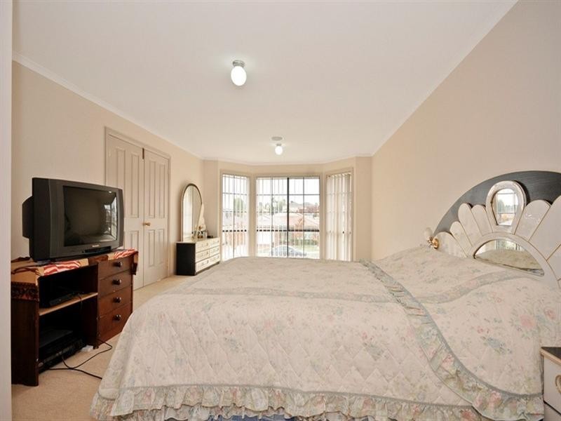31 STRATHFIELD Parade, Croydon VIC 3136