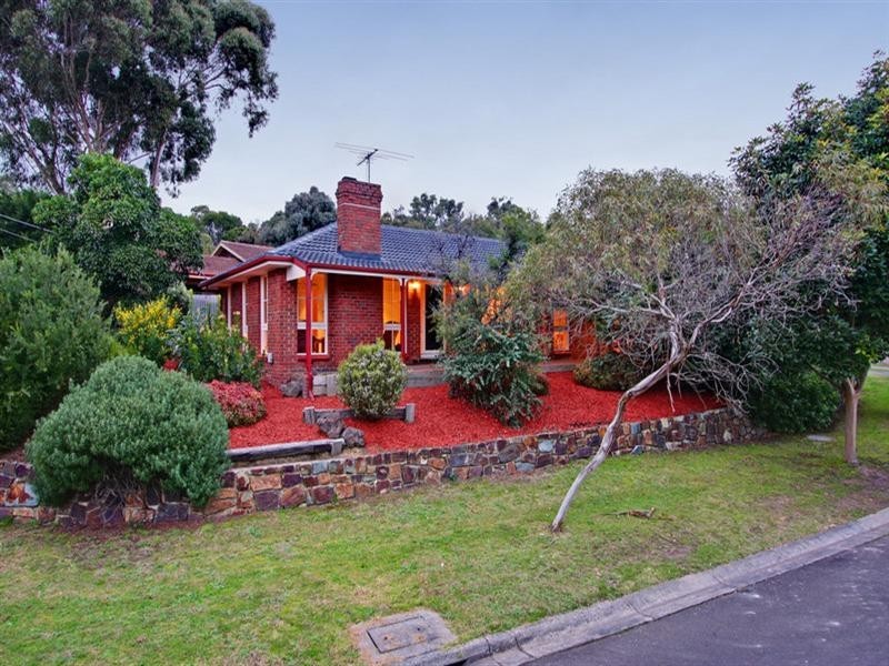 13 LEMONGROVE Crescent, Croydon Hills VIC 3136