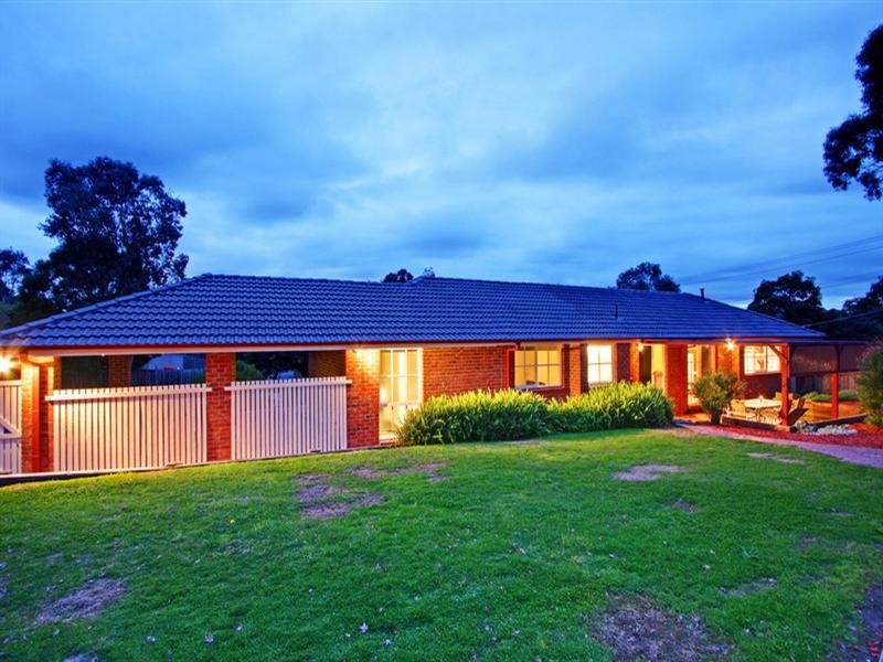 13 LEMONGROVE Crescent, Croydon Hills VIC 3136