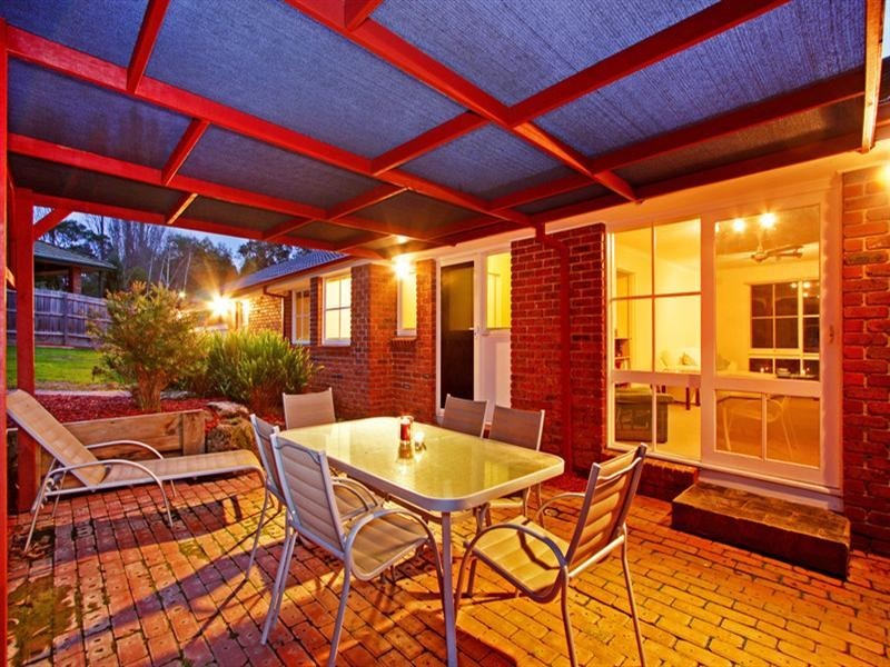 13 LEMONGROVE Crescent, Croydon Hills VIC 3136