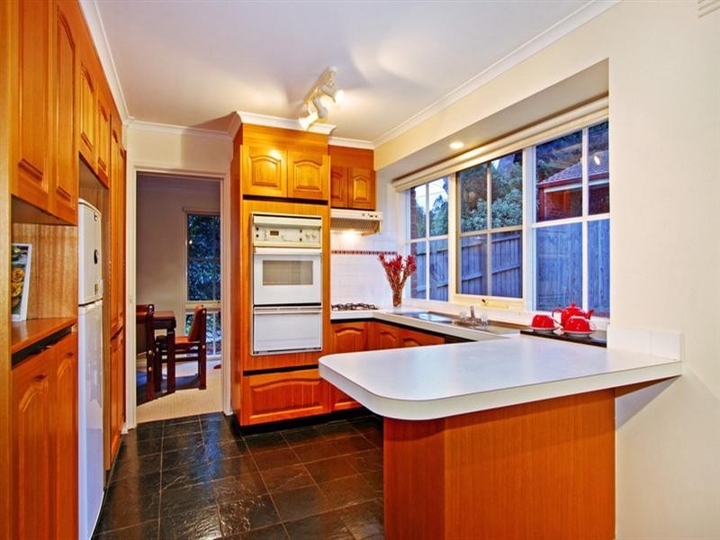 13 LEMONGROVE Crescent, Croydon Hills VIC 3136