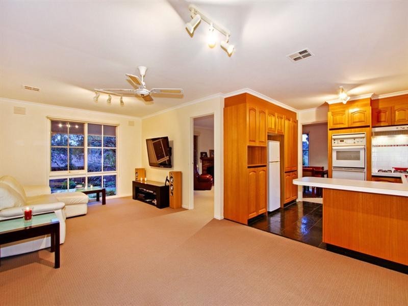 13 LEMONGROVE Crescent, Croydon Hills VIC 3136