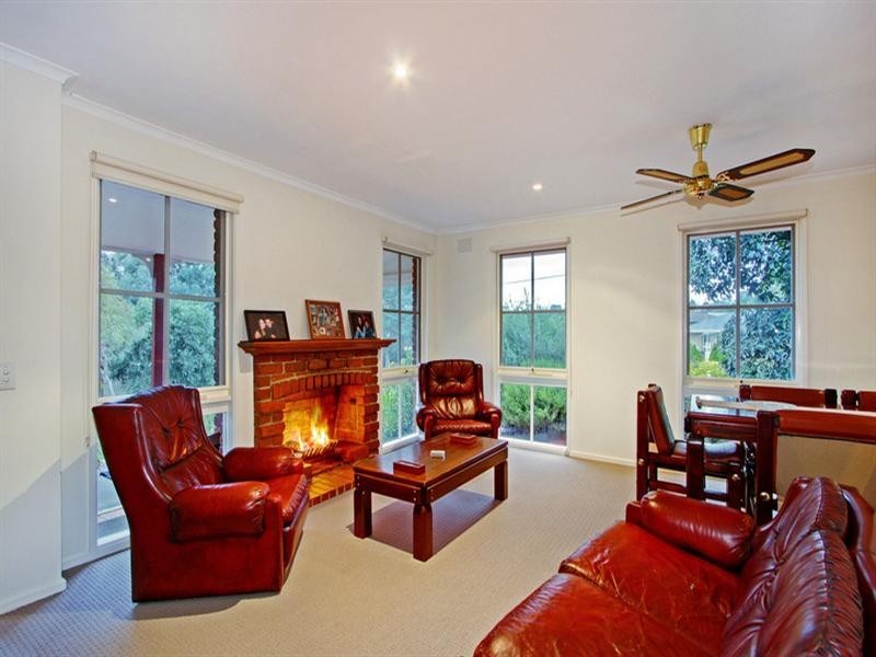 13 LEMONGROVE Crescent, Croydon Hills VIC 3136