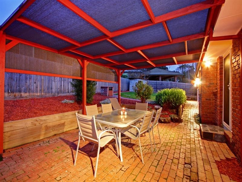 13 LEMONGROVE Crescent, Croydon Hills VIC 3136