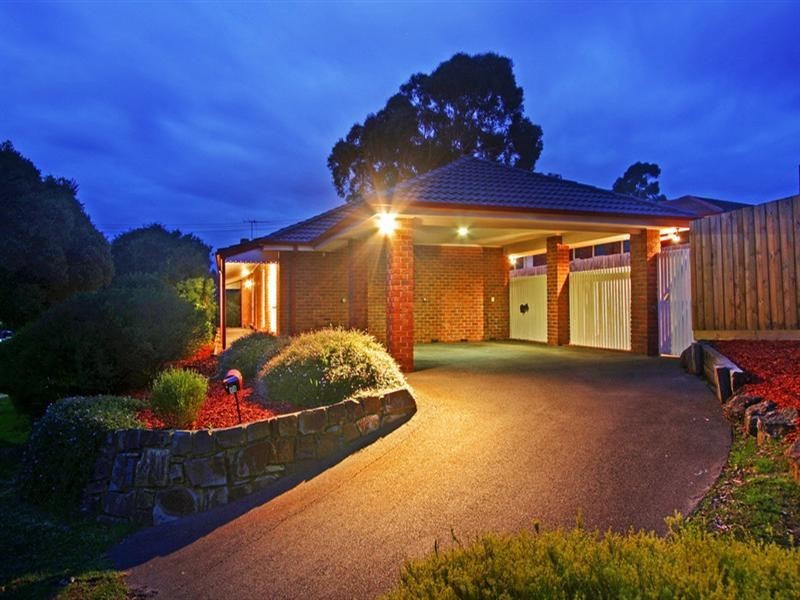 13 LEMONGROVE Crescent, Croydon Hills VIC 3136