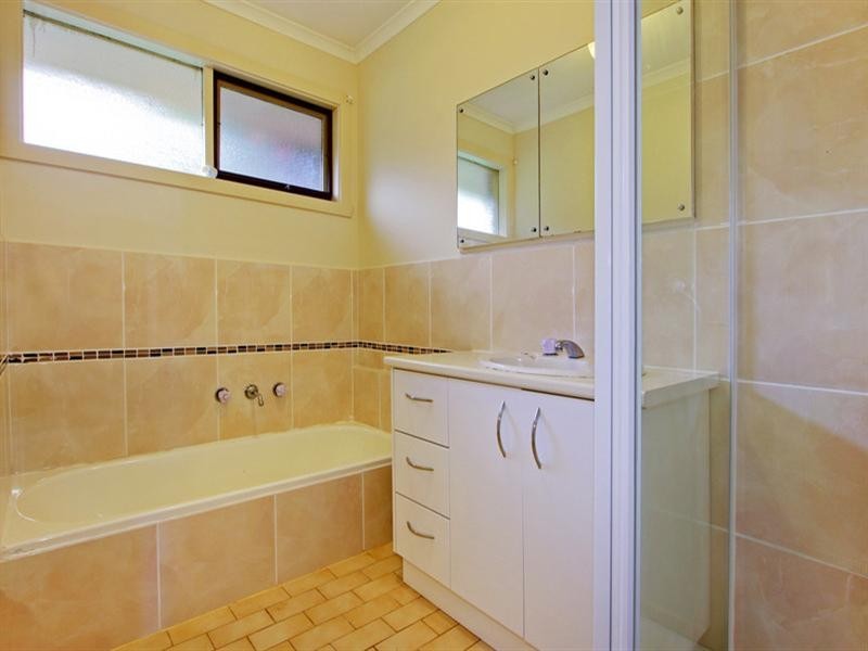 11 SAVANNA Drive, Mooroolbark VIC 3138