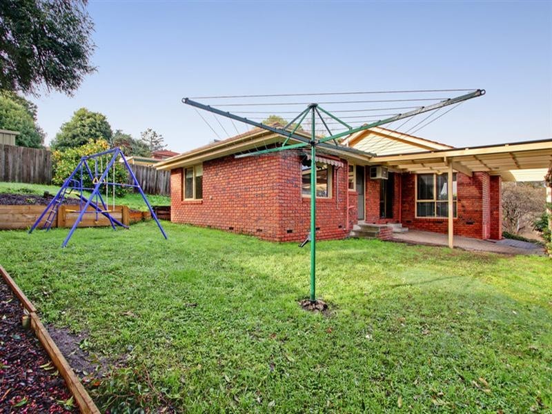 11 SAVANNA Drive, Mooroolbark VIC 3138