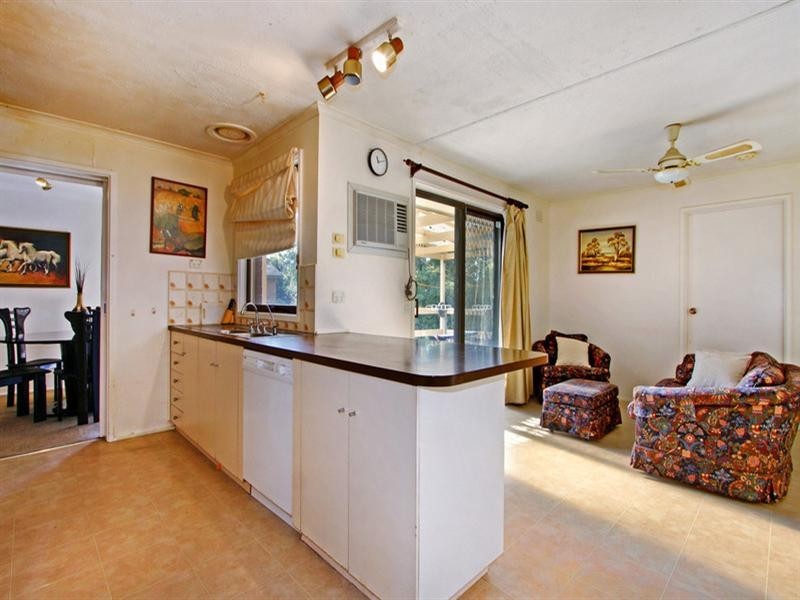 8 OAKTREE Road, Croydon North VIC 3136