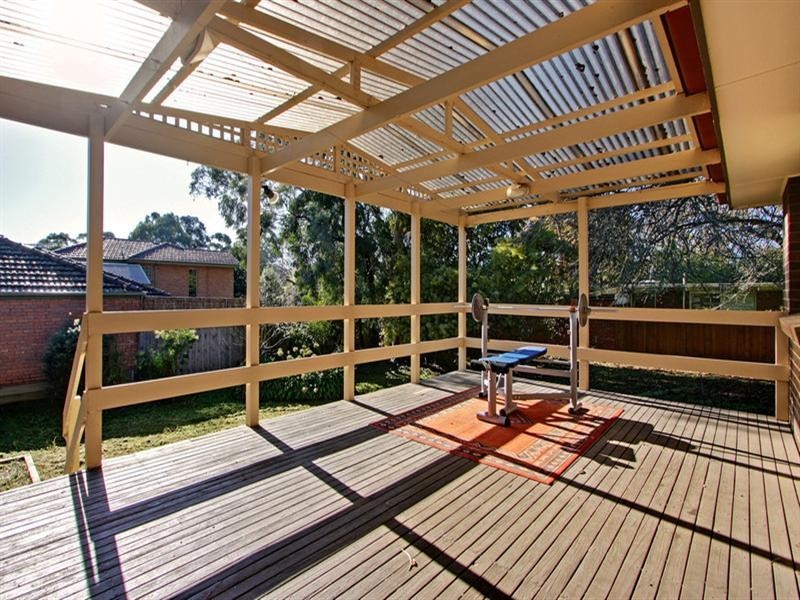 8 OAKTREE Road, Croydon North VIC 3136