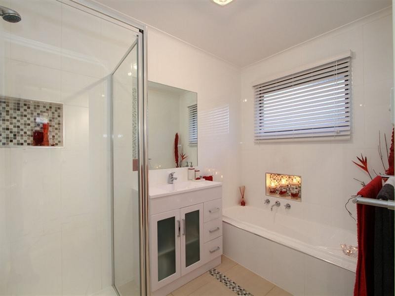 18 ASHBROOK Place, Mooroolbark VIC 3138