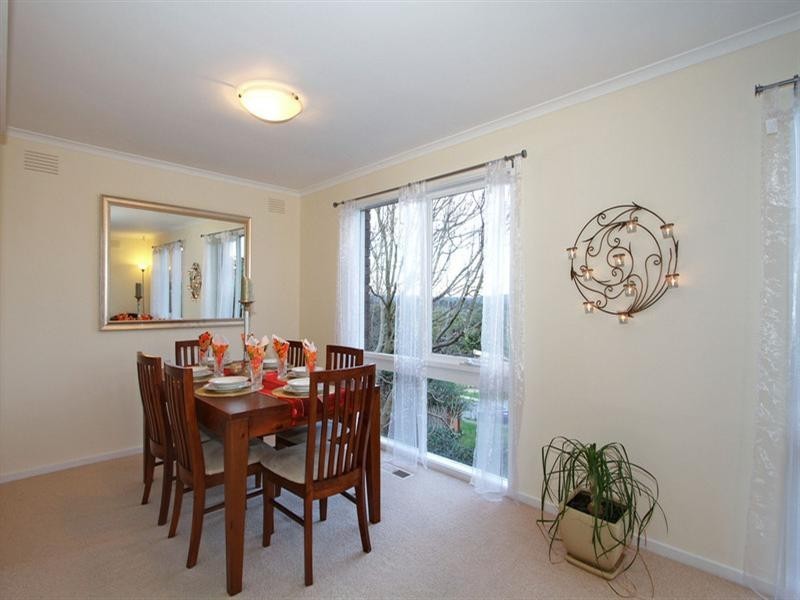 18 ASHBROOK Place, Mooroolbark VIC 3138