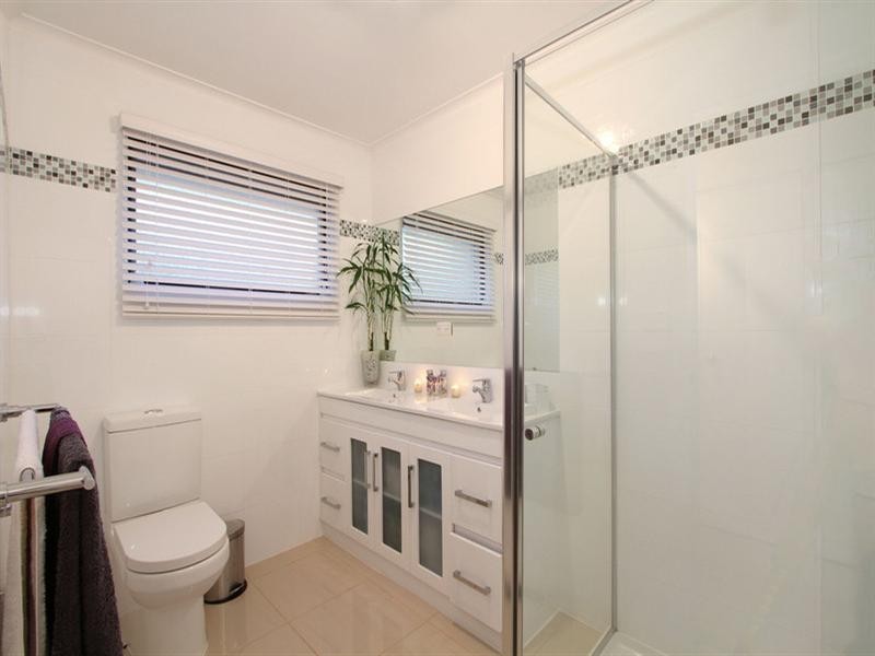 18 ASHBROOK Place, Mooroolbark VIC 3138