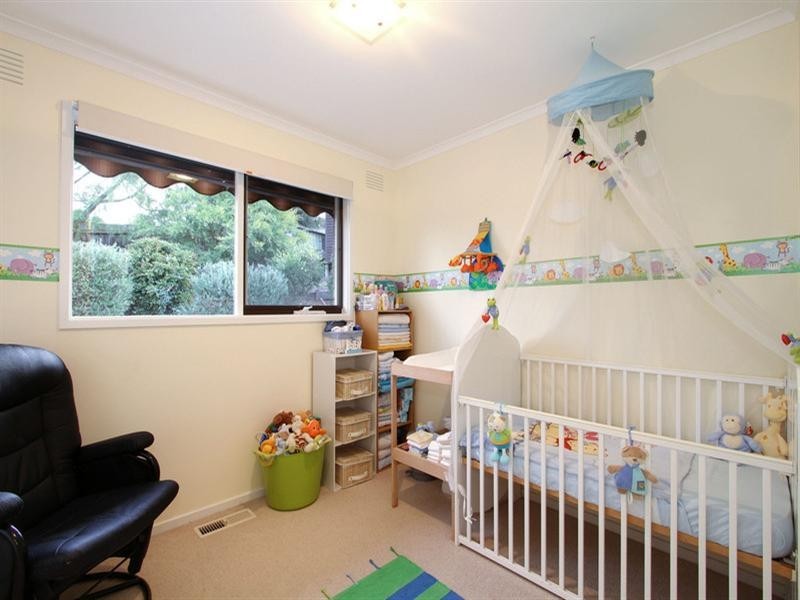 18 ASHBROOK Place, Mooroolbark VIC 3138