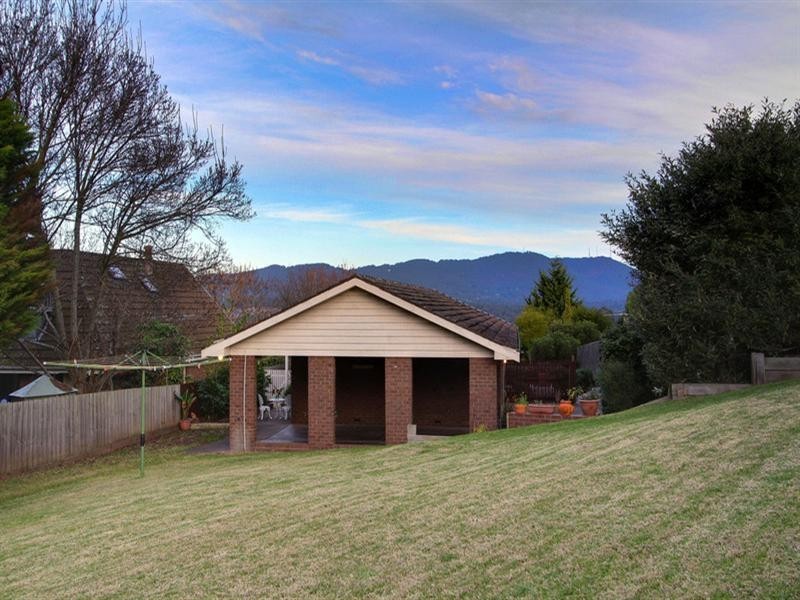 18 ASHBROOK Place, Mooroolbark VIC 3138