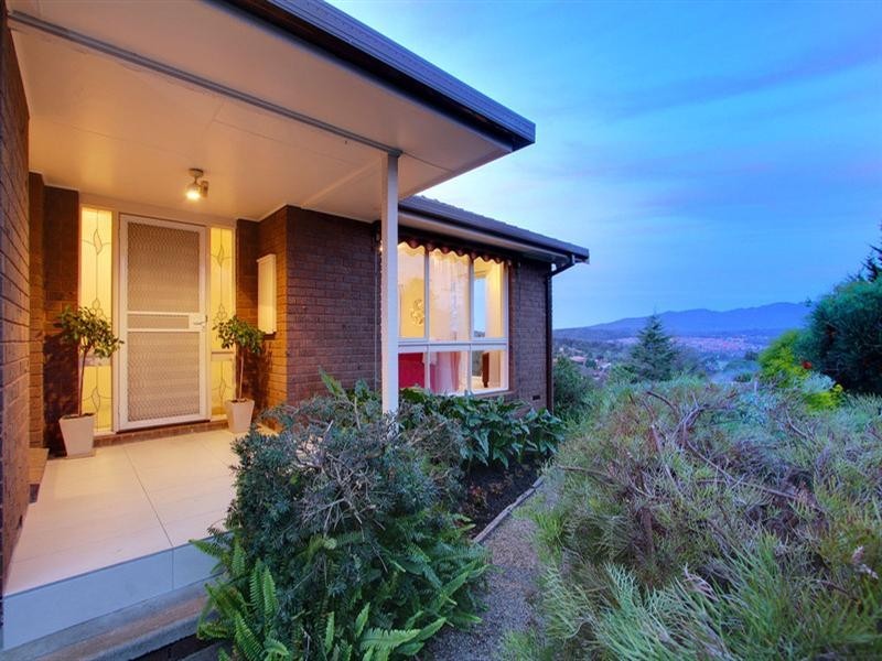 18 ASHBROOK Place, Mooroolbark VIC 3138