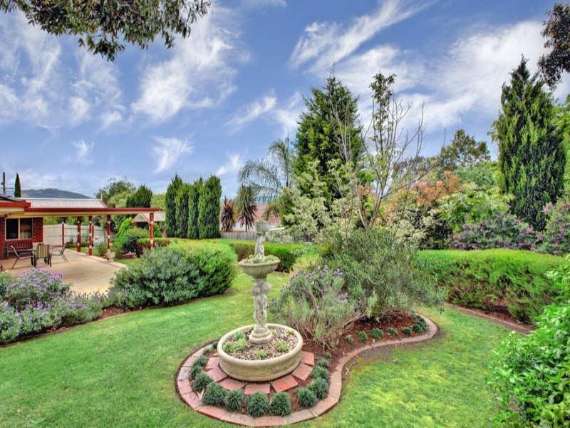 7 Mulduri Crescent, Croydon South VIC 3136