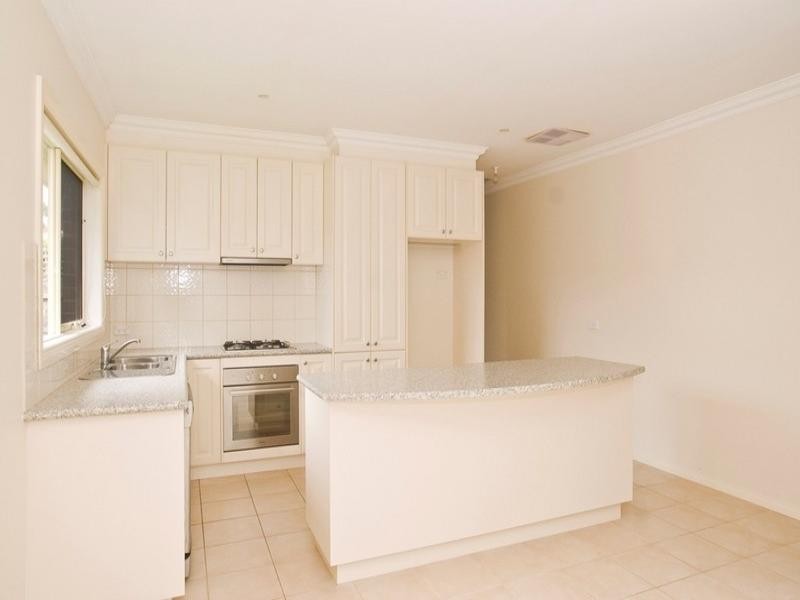 6/37 HOLLOWAY Road, Croydon North VIC 3136