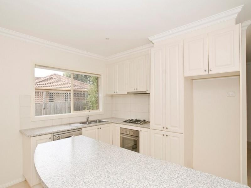 6/37 HOLLOWAY Road, Croydon North VIC 3136