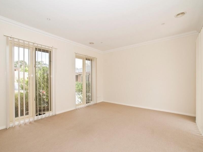 6/37 HOLLOWAY Road, Croydon North VIC 3136