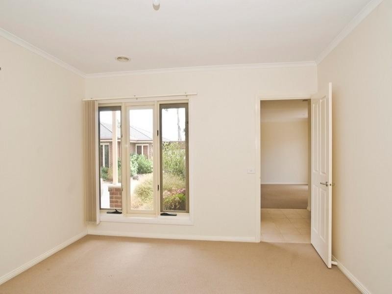 6/37 HOLLOWAY Road, Croydon North VIC 3136