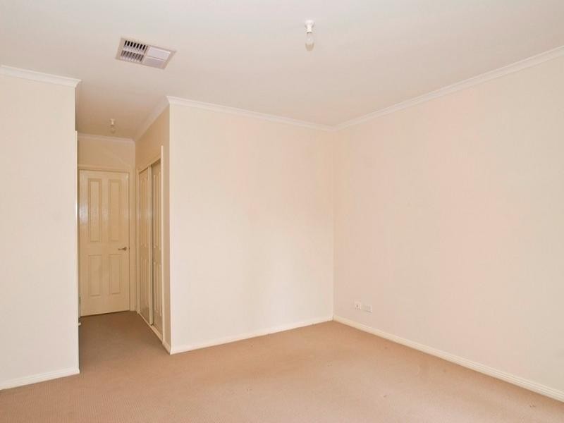 6/37 HOLLOWAY Road, Croydon North VIC 3136