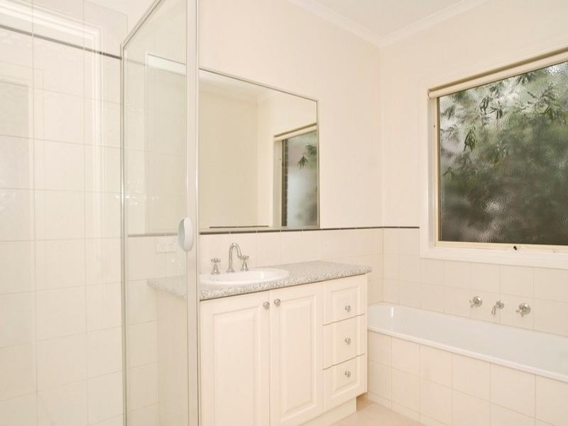 6/37 HOLLOWAY Road, Croydon North VIC 3136