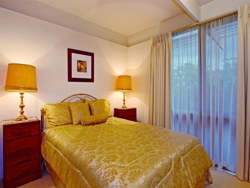 2/12 Tintern Avenue, Bayswater North VIC 3153