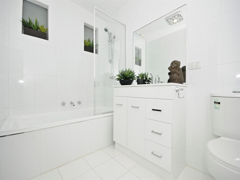 45 ALLAMBANAN Drive, Bayswater North VIC 3153