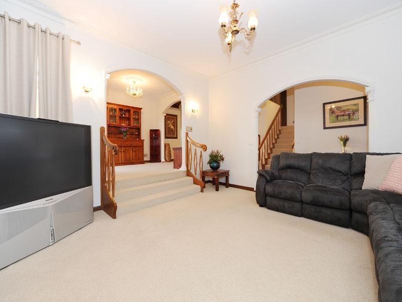 11 BLUEBERRY Road, Mooroolbark VIC 3138