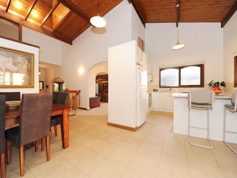 11 BLUEBERRY Road, Mooroolbark VIC 3138